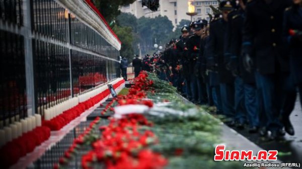 Deputat deyir az yeyin, mer də deyir bel götürüb… – “Paralel” aləmdə yaşayanlar
