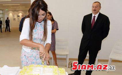 Mehriban Əliyeva: "Bişirib-düşürməyi xoşlayıram" - FOTO Mehriban Əliyeva: "Bişirib-düşürməyi xoşlayıram" - FOTO