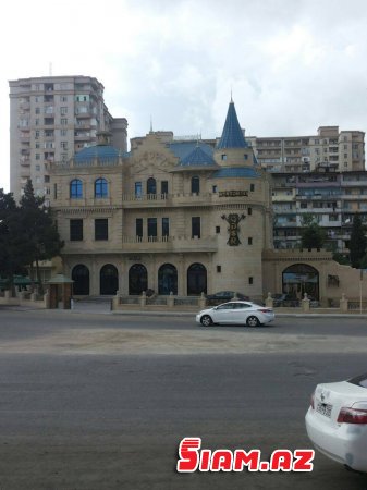 Bu məmurun qəsri göz qamaşdırır - FOTOLAR