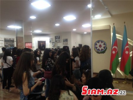 Azərbaycan Dillər Universitetində tələbələr aksiya keçirdi - FOTOLAR Azərbaycan Dillər Universitetində tələbələr aksiya keçirdi - FOTOLAR