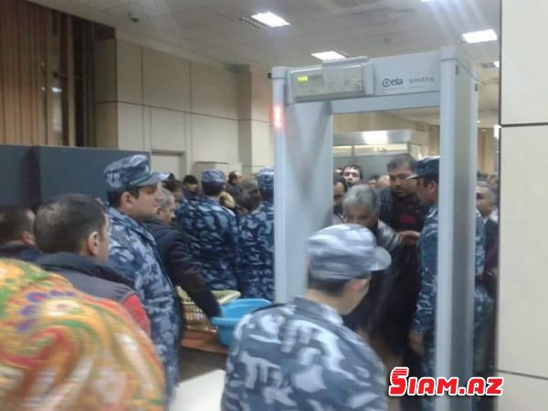 Gürcüstana gedənlərin diqqətinə: “Qırmızı körpü”də məhdudiyyət: Sürücü və piyaladalara yeni qaydalar Gürcüstana gedənlərin diqqətinə: “Qırmızı körpü”də məhdudiyyət: Sürücü və piyaladalara yeni qaydalar