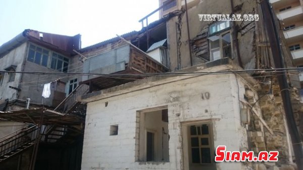 “Azəravtoyol” Bakının mərkəzində sakinləri hədələyərək evindən köçürür “Azəravtoyol” Bakının mərkəzində sakinləri hədələyərək evindən köçürür