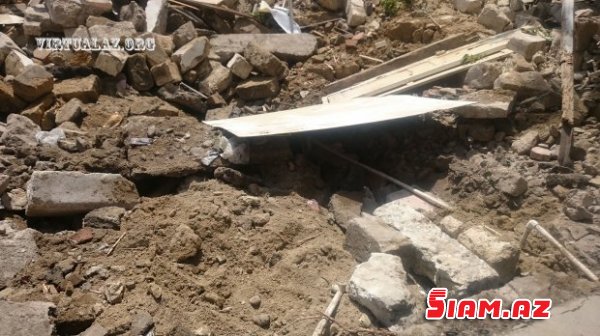 “Azəravtoyol” Bakının mərkəzində sakinləri hədələyərək evindən köçürür “Azəravtoyol” Bakının mərkəzində sakinləri hədələyərək evindən köçürür
