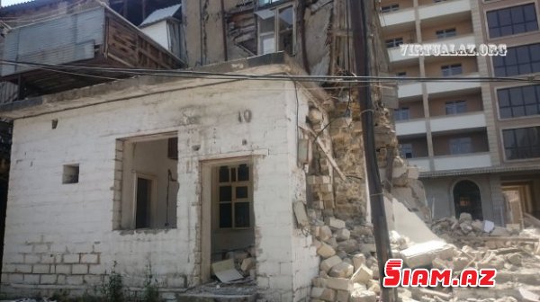 “Azəravtoyol” Bakının mərkəzində sakinləri hədələyərək evindən köçürür “Azəravtoyol” Bakının mərkəzində sakinləri hədələyərək evindən köçürür