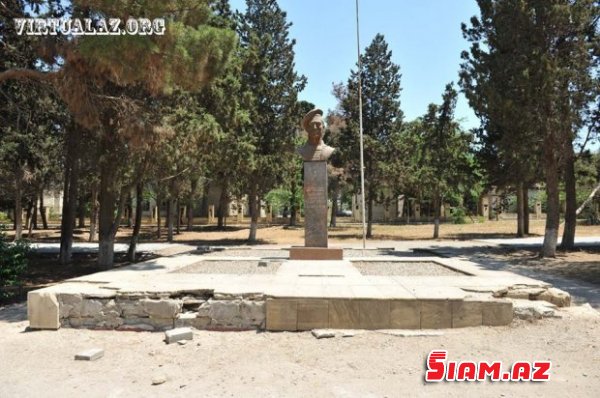 Milli Qəhramanın adını daşıyan parkda nə baş verir: şəhidin abidəsi uçub-dağılıb Milli Qəhramanın adını daşıyan parkda nə baş verir: şəhidin abidəsi uçub-dağılıb