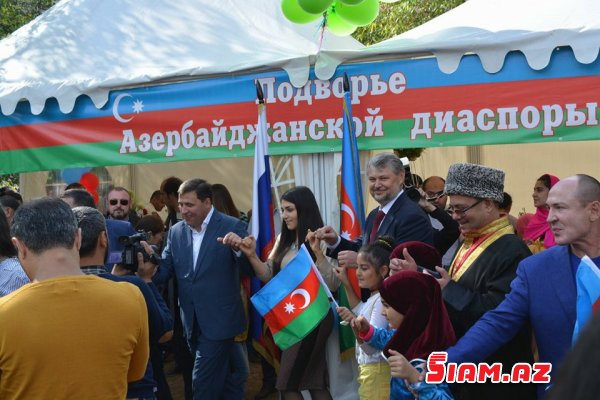 Rus qubernator Yekaterinburqda yallı getdi - FOTO Rus qubernator Yekaterinburqda yallı getdi - FOTO