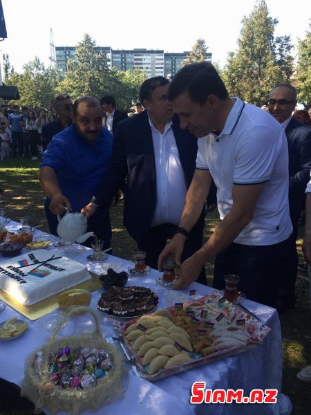 Rus qubernator Yekaterinburqda yallı getdi - FOTO