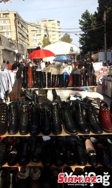 “8-ci kilometr” bazarında yerhaqqı özbaşınalığı - FOTOLAR “8-ci kilometr” bazarında yerhaqqı özbaşınalığı - FOTOLAR