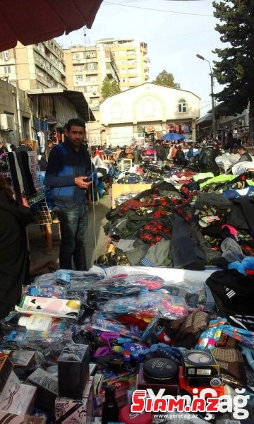 “8-ci kilometr” bazarında yerhaqqı özbaşınalığı - FOTOLAR “8-ci kilometr” bazarında yerhaqqı özbaşınalığı - FOTOLAR