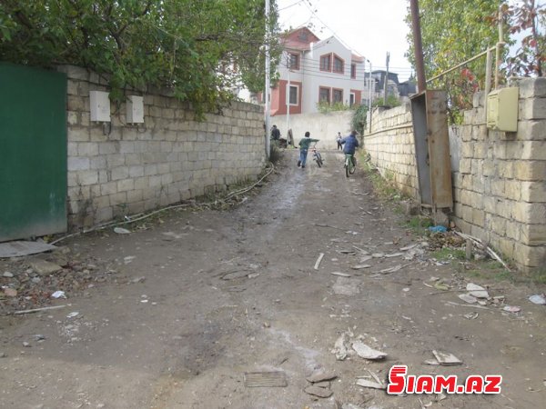"Qaçqınkom”un məsuliyyətsizliyi 10 ailəni küçəcədə gecələməyə məcbur edib — Cənnət görmək istəyənlərin cəhənnəm əzabı "Qaçqınkom”un məsuliyyətsizliyi 10 ailəni küçəcədə gecələməyə məcbur edib — Cənnət görmək istəyənlərin cəhənnəm əzabı