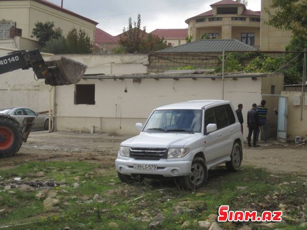 "Qaçqınkom”un məsuliyyətsizliyi 10 ailəni küçəcədə gecələməyə məcbur edib — Cənnət görmək istəyənlərin cəhənnəm əzabı "Qaçqınkom”un məsuliyyətsizliyi 10 ailəni küçəcədə gecələməyə məcbur edib — Cənnət görmək istəyənlərin cəhənnəm əzabı