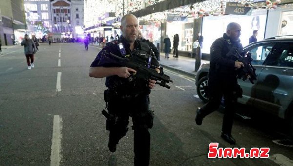 London metrosunda silahlı insident baş verib, yaralanan var - FOTO, VİDEO London metrosunda silahlı insident baş verib, yaralanan var - FOTO, VİDEO