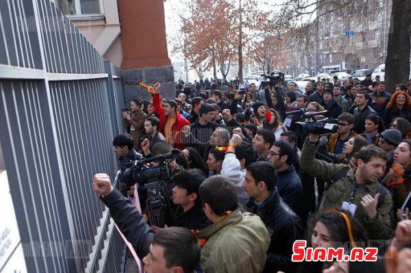 Ermənistanda tələbə qiyamı: işğalçı ölkəni qarışdıran 3 səbəb Ermənistanda tələbə qiyamı: işğalçı ölkəni qarışdıran 3 səbəb
