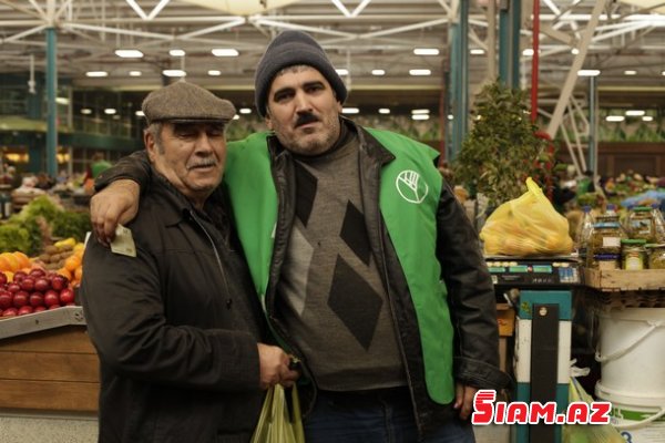 Domino oynayan satıcılar, 50 qəpiyə sarımsaq, 20 manata qoz... (REPORTAJ) Domino oynayan satıcılar, 50 qəpiyə sarımsaq, 20 manata qoz... (REPORTAJ)