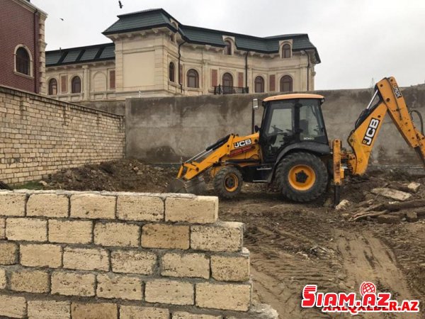 İcra başçısı ilə prokuror əlbəyaxa oldu? - Zeytun bağı məhv edilir (FOTO) İcra başçısı ilə prokuror əlbəyaxa oldu? - Zeytun bağı məhv edilir (FOTO)
