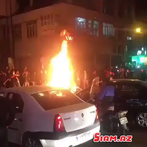 İranda etiraz aksiyaları yenidən alovlandı - FOTOLAR İranda etiraz aksiyaları yenidən alovlandı - FOTOLAR